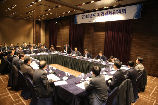 중기부와 산업부는 28일 대전 롯데시티 호텔에서 '2018년도 지역경제위원회'를 열고, 내년도 '지역산업 진흥계획 및 지역사업 진흥계획'을 의결하고, 총 9776억원을 투입키로 확정했다.  중기부 제공